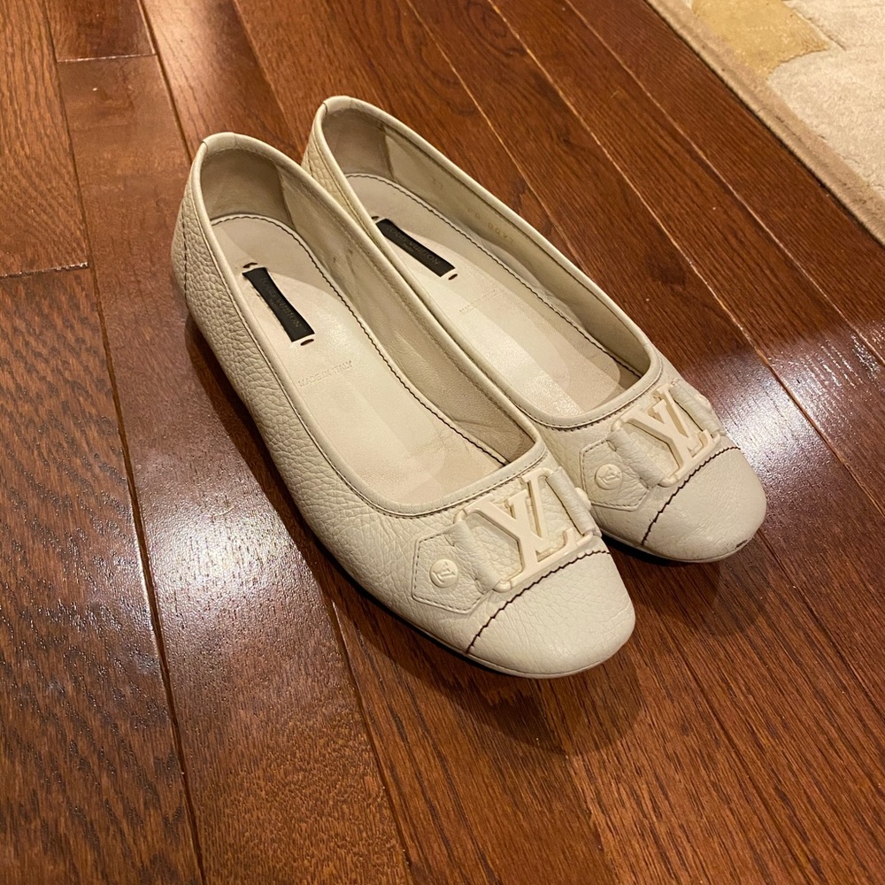 Louis Vuitton cream ballet flats
